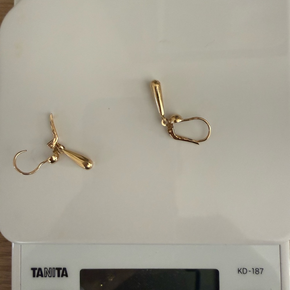 14k Italian Gold Tear Drop Earrings - Picture 5 of 5
